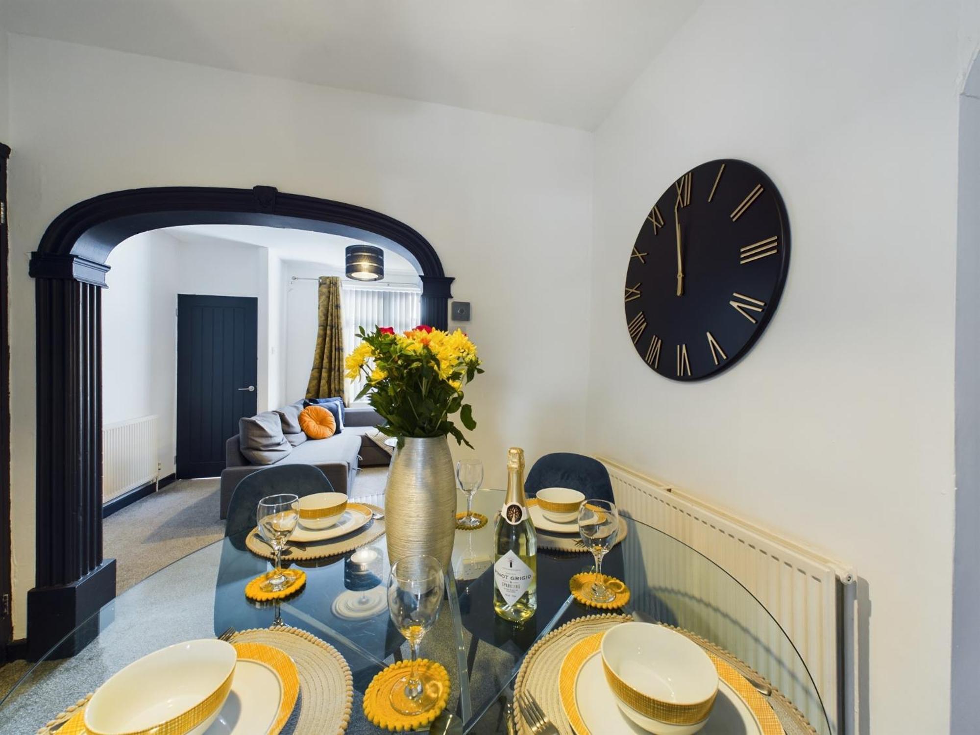 Charming Apartments - Cosy Retreat - Short Drive To City Centre - Free Parking Liverpool Zewnętrze zdjęcie