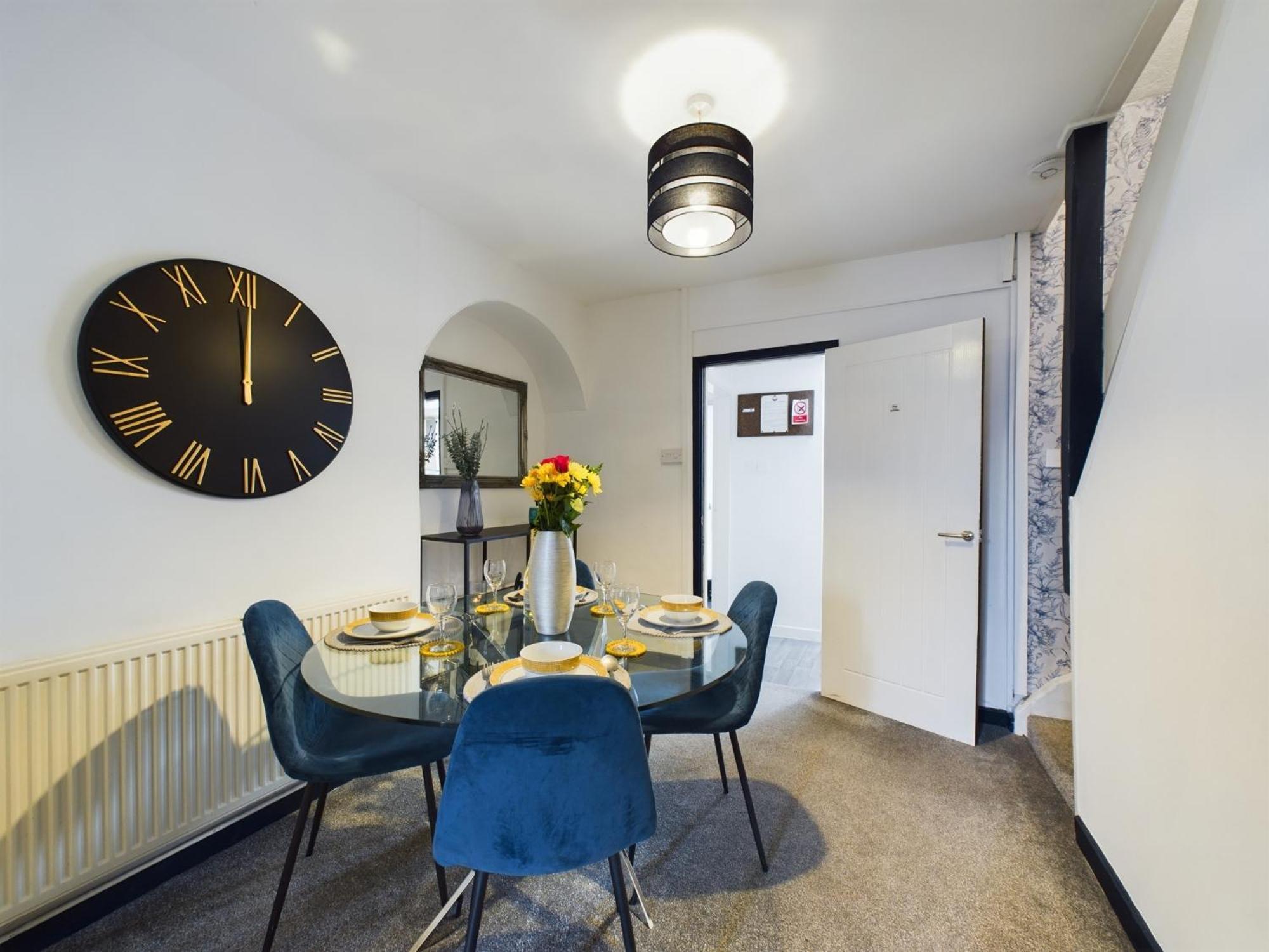 Charming Apartments - Cosy Retreat - Short Drive To City Centre - Free Parking Liverpool Zewnętrze zdjęcie
